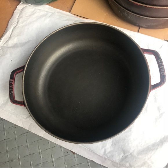 Staub skillet 13” brick red - Picture 3 of 14